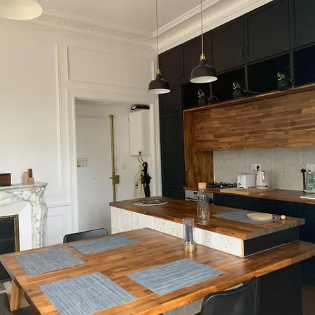 T2 Atypique Avec Parking Et Belle Terrasse - *